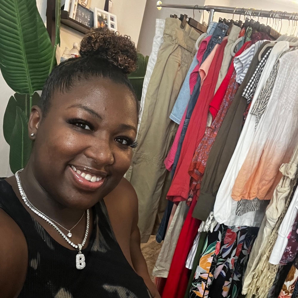 Get to Know Me! Hey I’m Bree and I sell gently owned and new clothing!